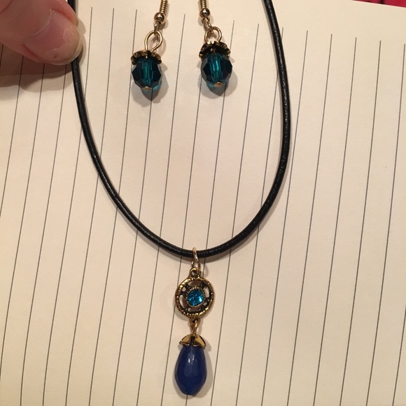 🆕Gorgeous blue pendant w earrings NWT - Picture 8 of 8